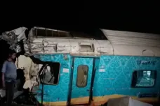 Srážka vlaků v Indii si vyžádala přes dvě stě mrtvých