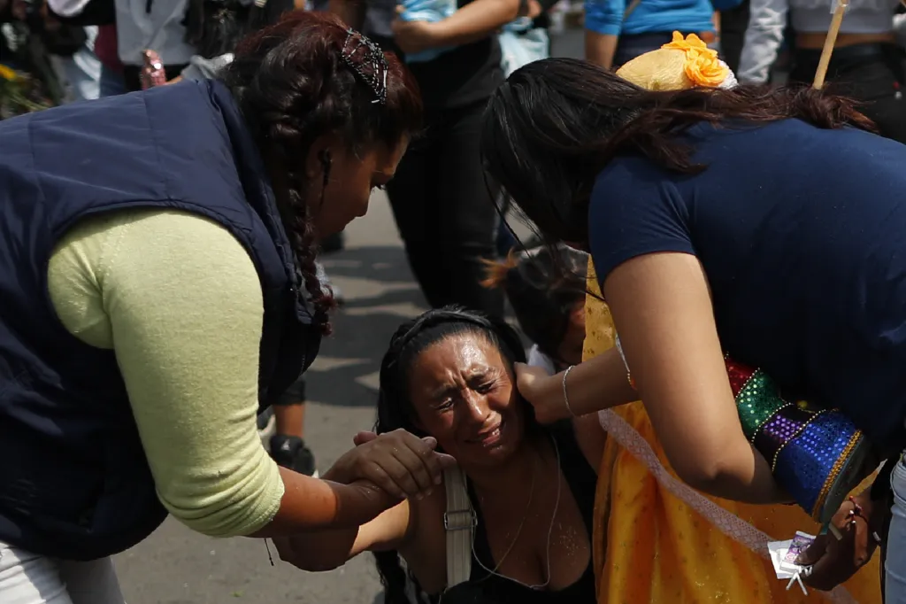 „Rasové předsudky, náboženské předsudky, jazykové bariéry – nic takového v Santa Muerte neexistuje,“ uvádí profesorka Cielo, která posledních třináct let vede kongregační centrum v Los Angeles. I to může být důvodem, proč je popularita hnutí tak veliká