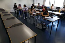 Pandemie ve světě: V Polsku se část žáků vrátí do škol, Portugalsko ukončí nouzový stav, Itálie nabídne výuku v létě
