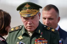 Oholená armáda bez mobilů. Ruské síly krotí generál Gerasimov, Kyjev čeká útoky výsadkářů
