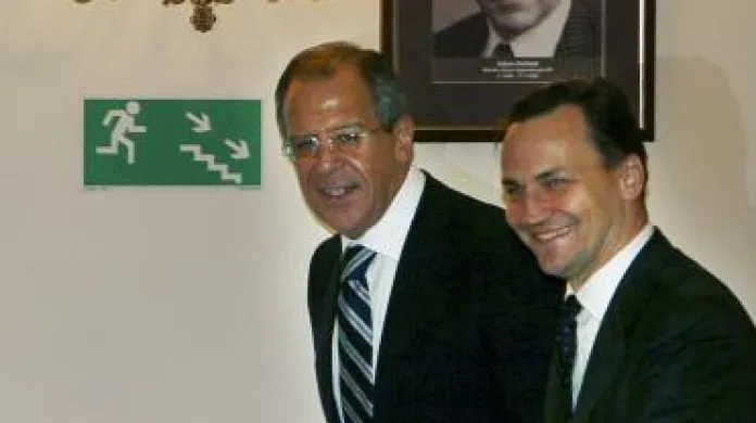 Ministři zahraničí Ruska a Polska Sergej Lavrov a Radoslaw Sikorský