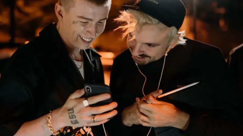 Adam Mišík a Adam Sedlák (vpravo) na natáčení filmu BANGER.