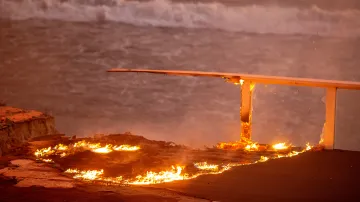 V Kalifornii pokračují masivní požáry