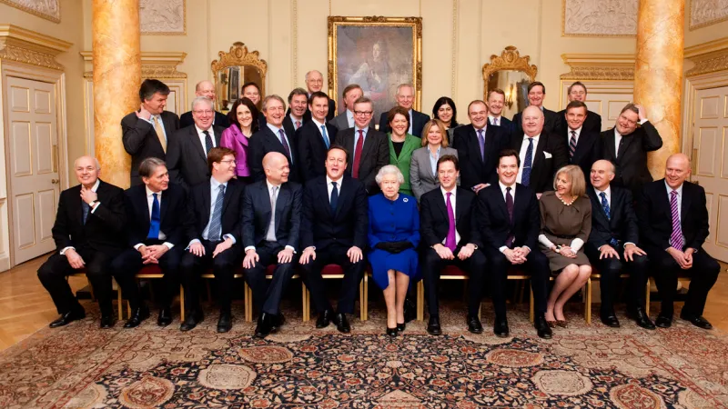 Alžběta II. navštívila jednání vlády