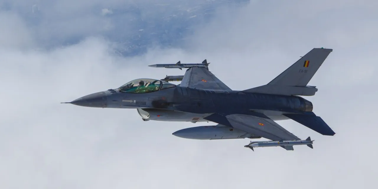 V Německu havarovala americká stíhačka F-16. Pilot vyvázl s lehkým ...