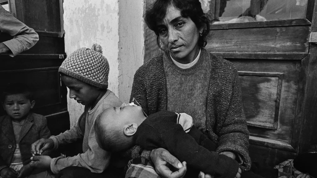 Z výstavy Když se Bůh nedíval