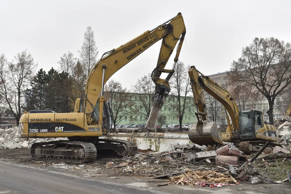 Areál Nové Zbrojovky už obývají první firmy díky dokončení rekonstrukce budovy Z-office, tedy bývalé nářaďovny