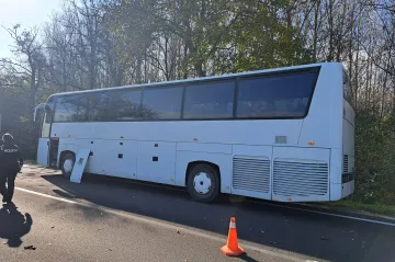Na Slovensku havaroval autobus s českými turisty. Devět lidí se zranilo