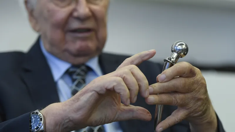Oldřich Čech, první lékař, který u nás provedl implantaci totální endoprotézy kyčelního kloubu