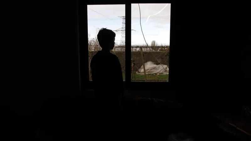 Krevní msta dělá z dětí vězně ve vlastním domově