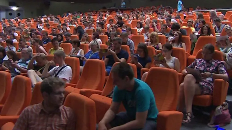 Sály byly skoro plné