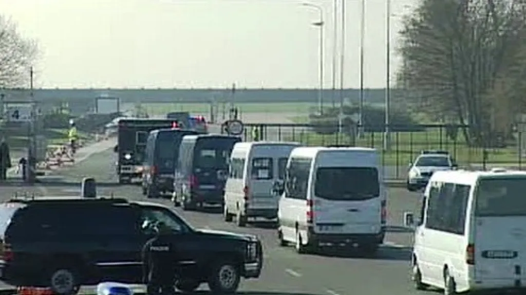 Kolona amerického prezidenta v Praze