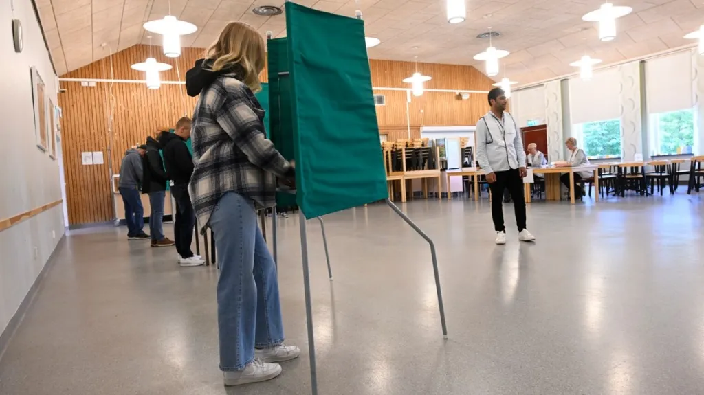 Švédové u volebních uren