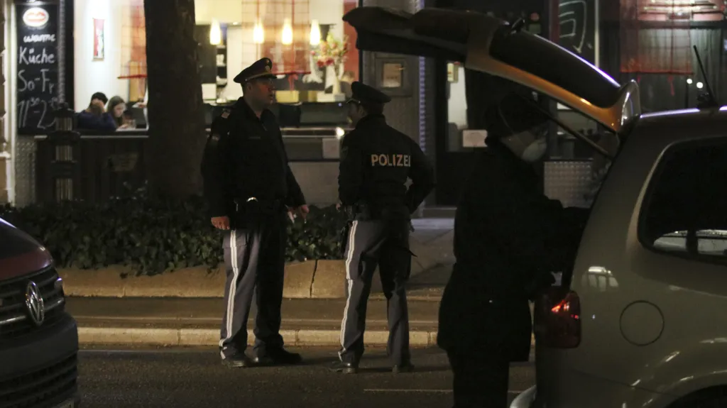 Policie vyšetřuje útok nožem ve Vídni
