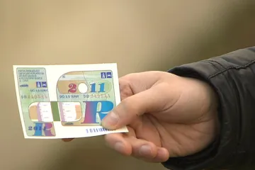 Dálniční známky podraží, silnice ale budou opravené