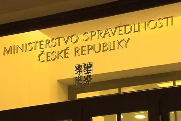 Oběti trestných činů mohou žádat o odškodnění, ze 130 milionů nevyplatil stát ani tři