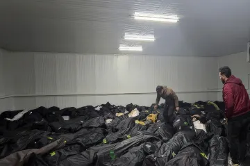 Íránci dělají z pohřbů „veselky“ a vzdorují režimu