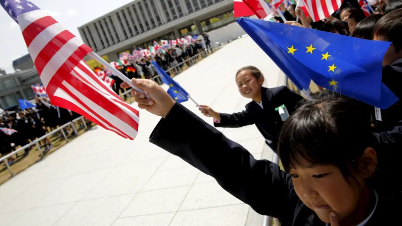 Ministr Kerry navštívil památník ve Fukušimě