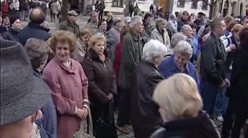 Proti razantnímu zvyšování nájmů demonstrovali lidé na hlavním náměstí v Prachaticích.