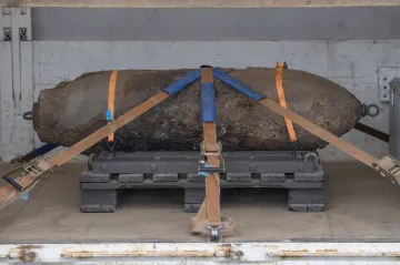 Pyrotechnici ve Frankfurtu zneškodnili válečnou bombu. Evakuovali kvůli ní tisíce lidí