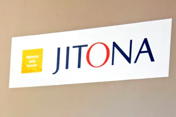 Konec spolupráce s firmou IKEA nutí výrobce nábytku Jitona propustit asi 180 lidí