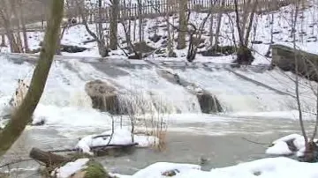 Hráz rybníka Hadačka