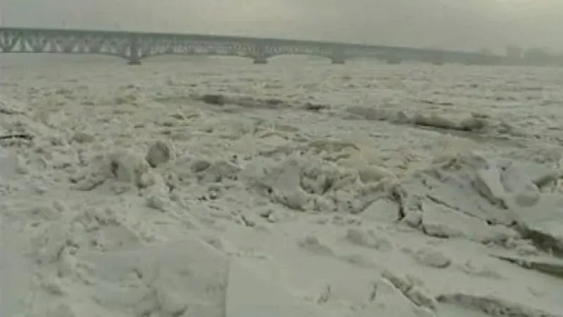 Zamrzlá řeka v Polsku