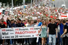 Lidé v Minsku požadovali přepočítání hlasů, ministři zahraničí EU se shodli na sankcích