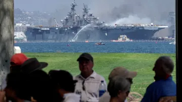 Požár na americké vojenské lodi U.S.S. Bonhomme Richard