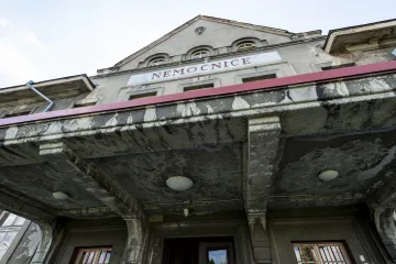 V Ústeckém kraji před volbami vzbuzuje vášně převod nemocnice nebo nákup autobusů