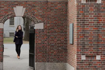 Trumpova vláda pozastavila Harvardu federální granty