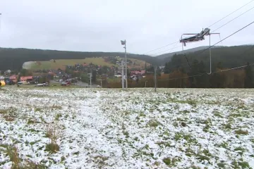 Se změnou počasí napadl i první sníh. Centimetrové pokrývky udělal na Šumavě a v Krušných horách