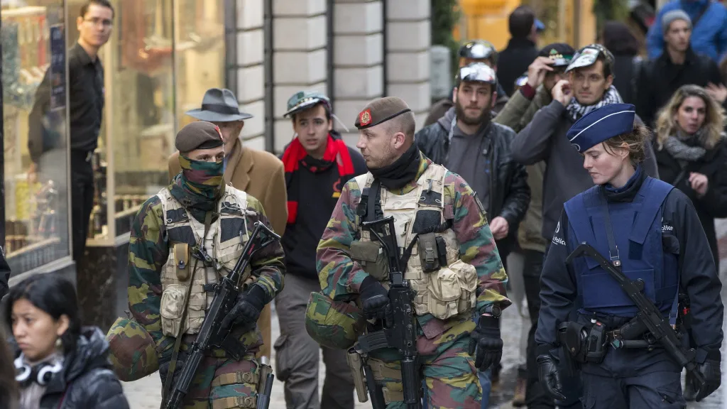 Centrum Bruselu hlídají policisté i vojáci