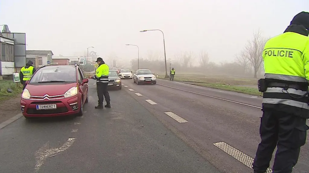 Policejní kontroly přetrvávají