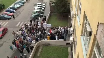 Demonstrace před Úrazovou nemocnicí