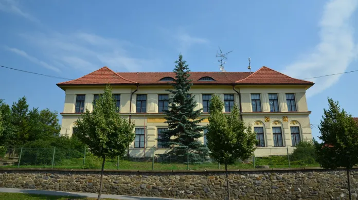 Březina - škola