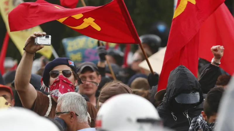 Protesty před začátkem G7