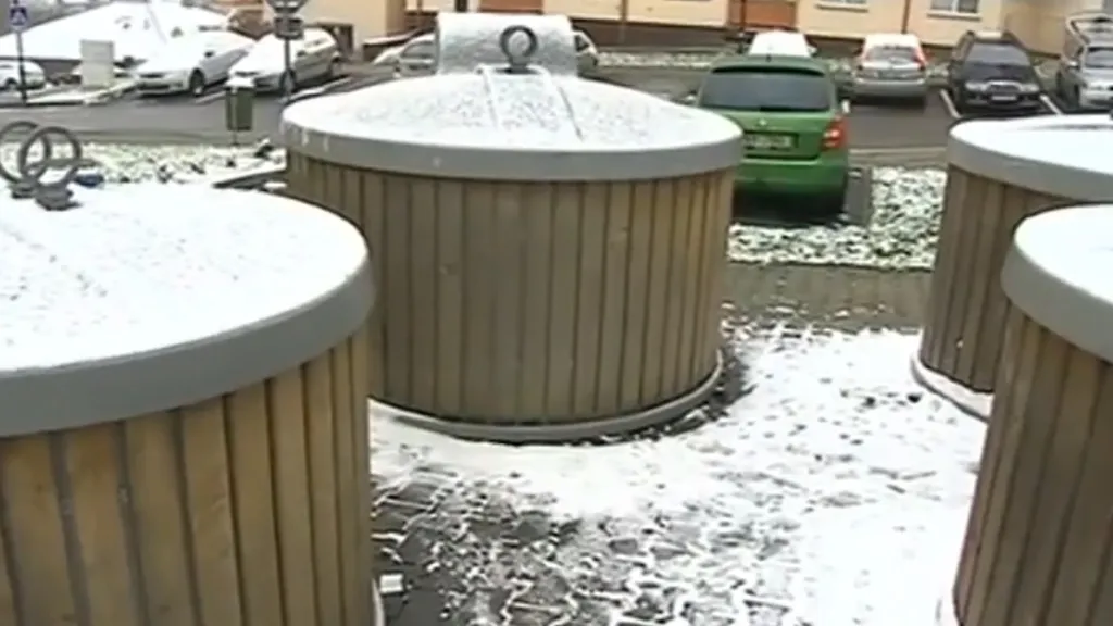 Částečně podzemní kontejnery s čidly ve Valašském Meziříčí