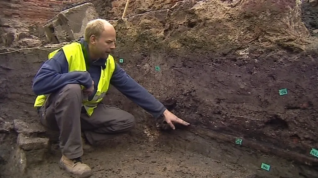Archeologové zkoumají místo, kde vyroste polyfunkční dům