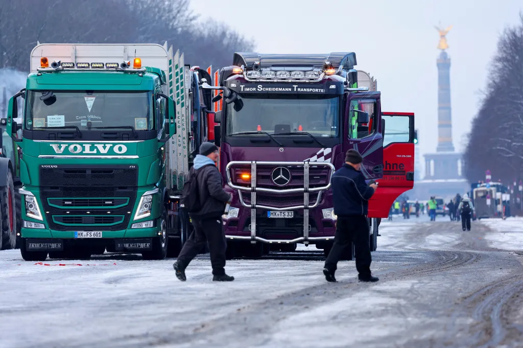 Němečtí řidiči kamionů protestují v Berlíně proti zvýšení dálničních poplatků