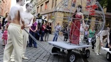 Průvod masek zakončil festival Divadelní svět