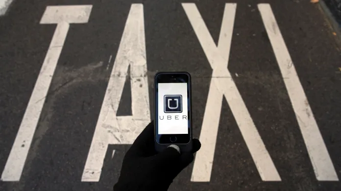 Ekonom Bostl: K licencím už Uber dříve donutila města i legislativní rámce zemí