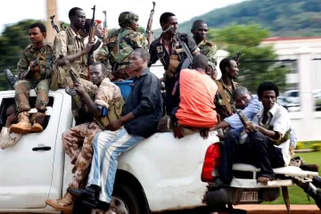 Střední Afriku má spasit Paříž, posílá další vojáky
