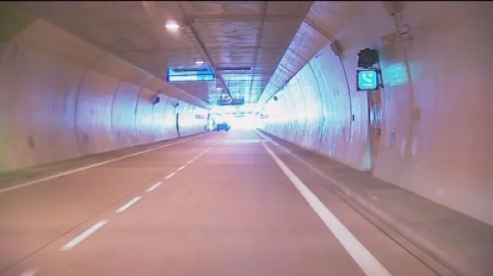 NO COMMENT: Projeďte se s námi Královopolským tunelem