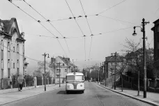 Před půlstoletím se Praha rozvedla s trolejbusy. Nyní s nimi uzavírá nový sňatek