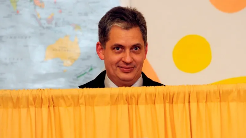 Prezidentský kandidát Jiří Dienstbier za plentou