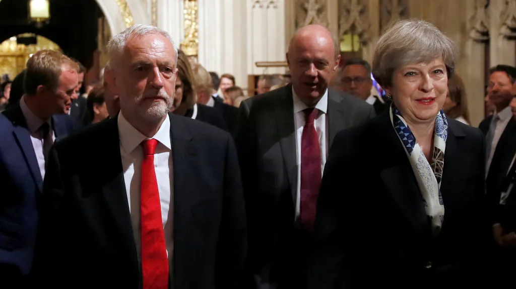 Jeremy Corbyn a Theresa Mayová