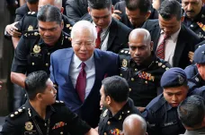 Korupce a zneužití moci. Malajsijský expremiér byl propuštěn na milionovou kauci, doma měl miliardy