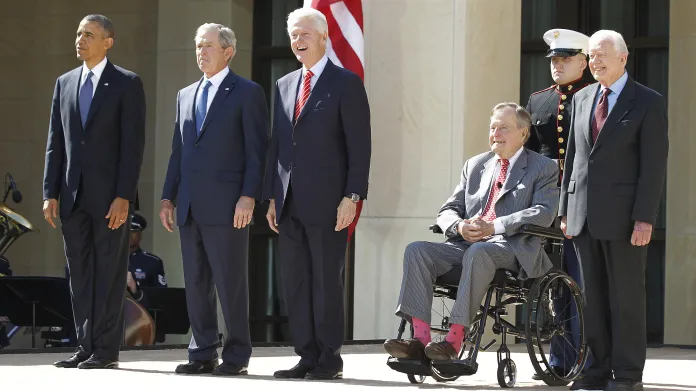Pět amerických prezidentů. Carter, Bushové, Clinton a Obama