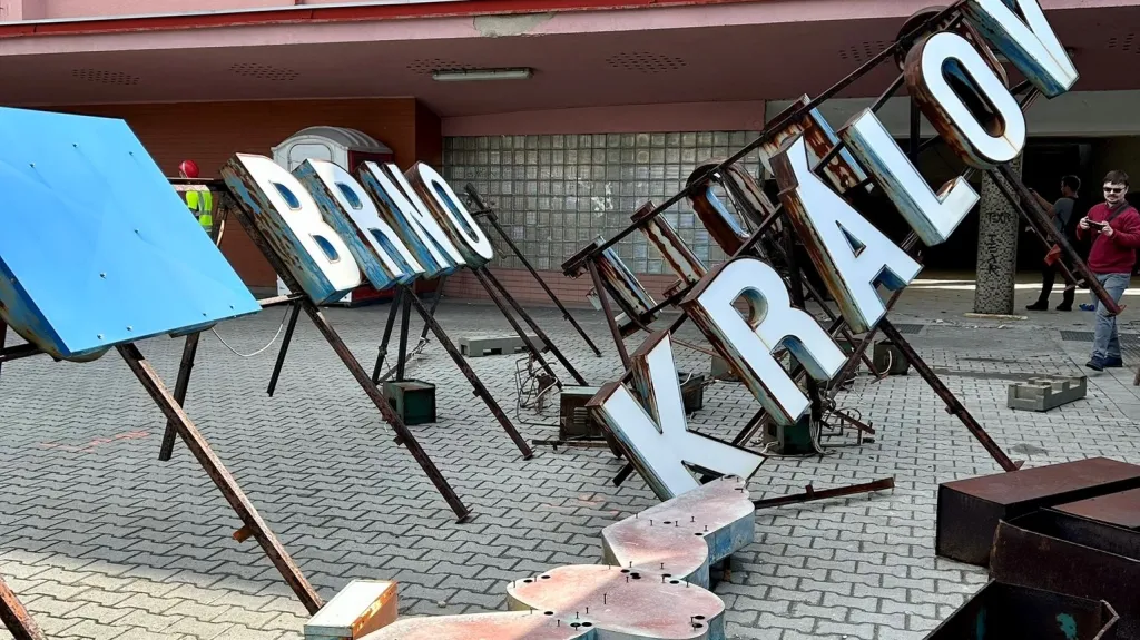 Začala demolice nádraží Brno – Královo Pole